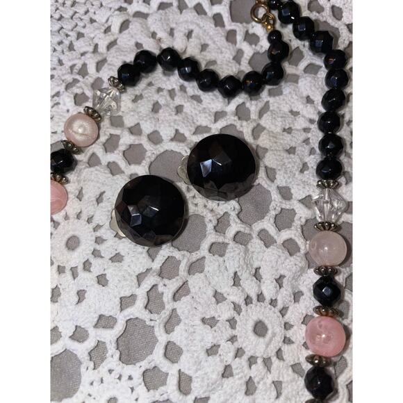 VINTAGE Clip Earrings & Necklace EUC - Picture 2 of 2
